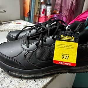 TredSafe Black Women's Wide Width Shoes